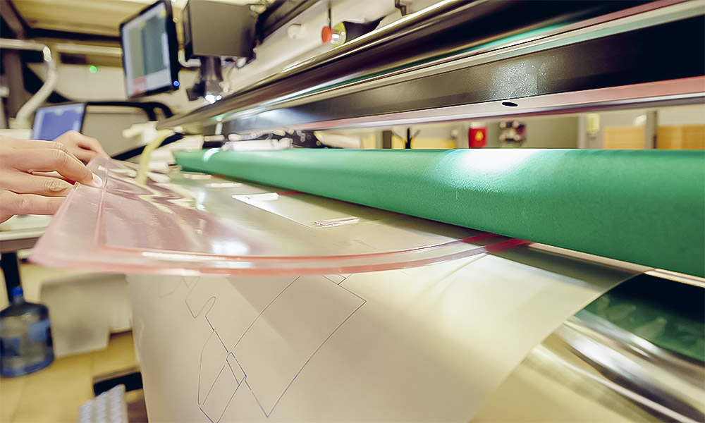 Κοντινό σε διαδικασία παραγωγής στη Flexoplates